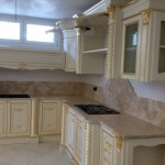 Top cucina in travertino lucido