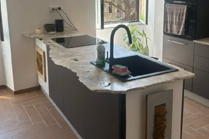 top cucina travertino grezzo