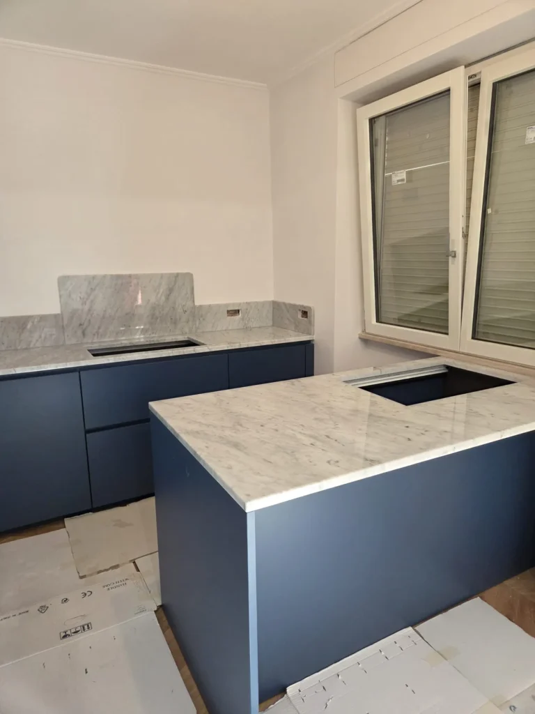 penisola cucina in marmo di carrara