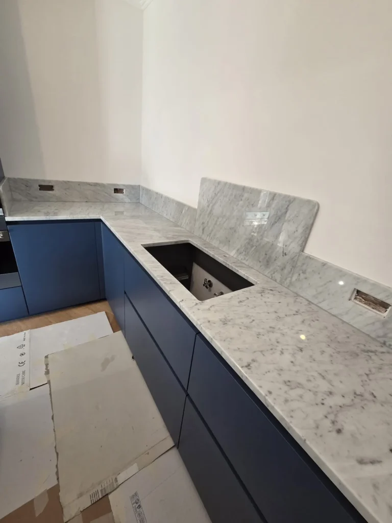 schienale top cucina in marmo di carrara